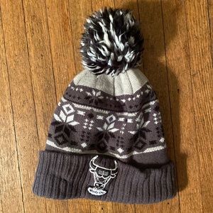Chicago bulls toboggan with Pom Pom grey and white